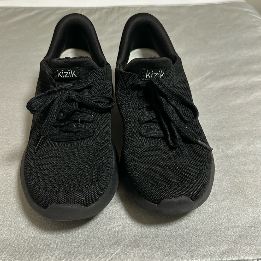 Kizik Athens Handsfree Shoes in Color Blackout, Women’s Size 7, Men’s 5.5.